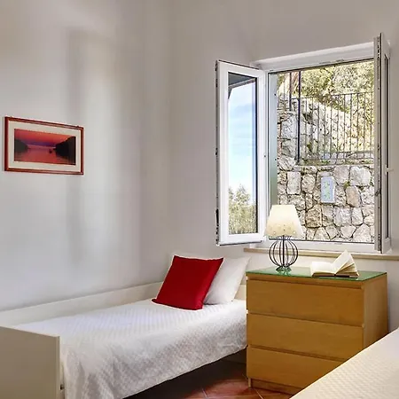 Apartamento Sirenuse Sleeps 6 Air Con