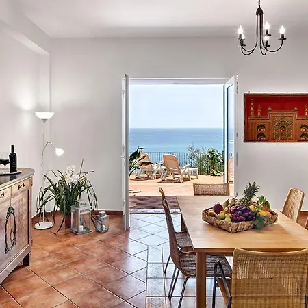 Apartamento Sirenuse Sleeps 6 Air Con